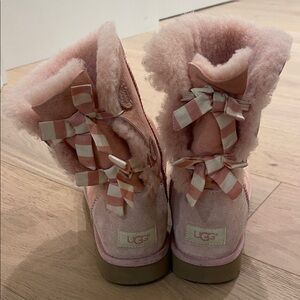 🎀 UGG Women Boots with Bows 🎀